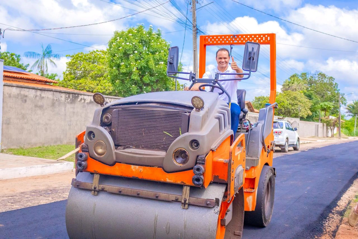 Obra de asfaltamento em José de Freitas