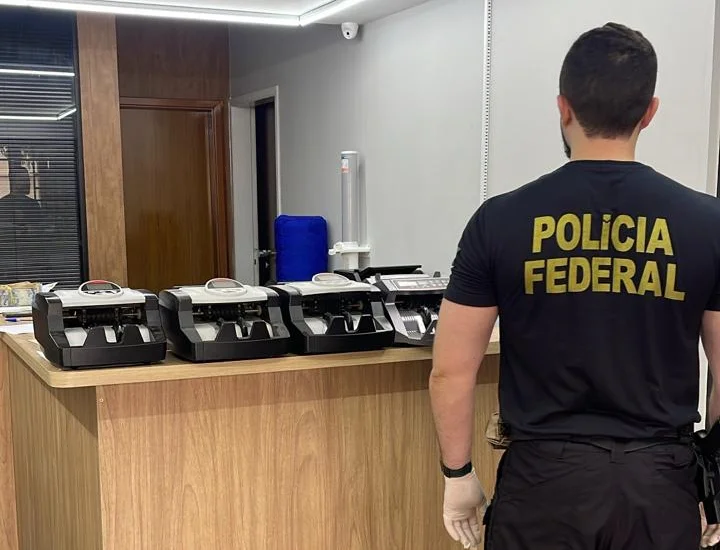 PF cumprindo mandado