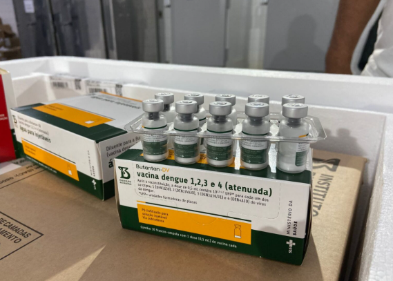 Piauí recebe primeiro lote da vacina contra a dengue para imunizar profissionais de saúde