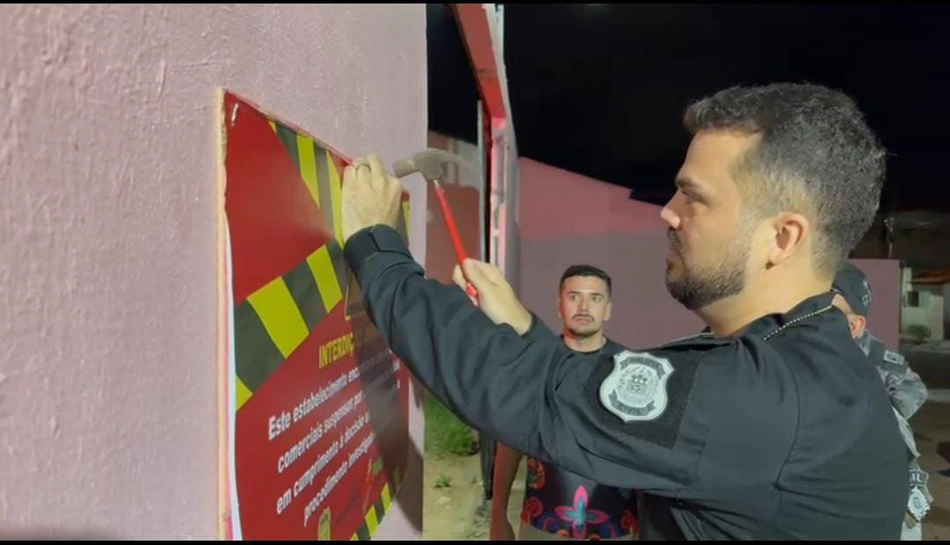 Polícia interditou o estabelecimento Mansão da Barbie