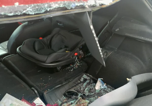 Policial militar foi parar dentro do veículo