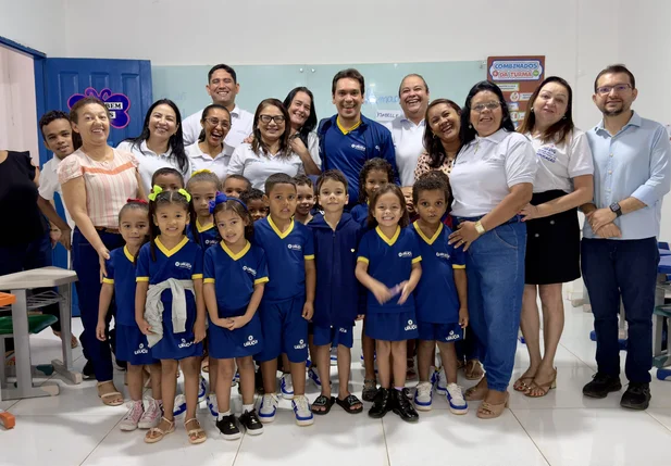 Prefeito Dr. Gilberto Júnior acompanha entrega de novos fardamentos e início das aulas em Uruçuí