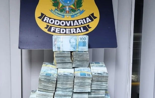 PRF apreende R$ 2 milhões em espécie