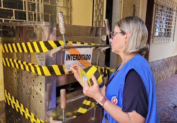 Produção clandestina de fitoterápicos interditada
