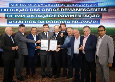 Rafael Fonteles assina ordem de serviço para obra na BR 235