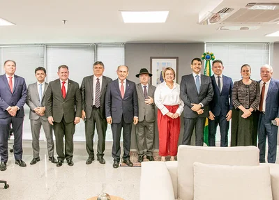 Reunião com autoridades piauienses na AGU, em Brasília