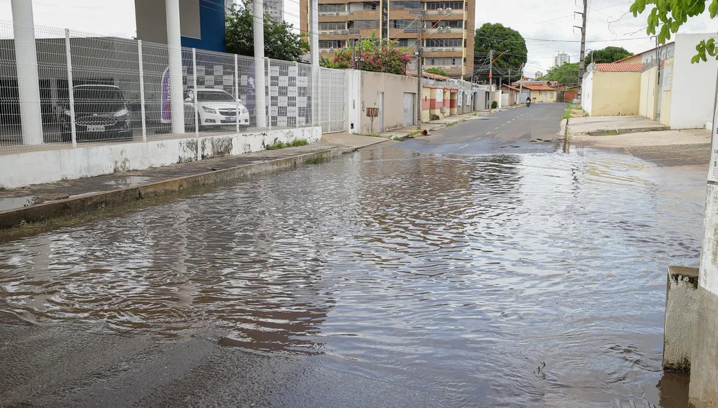 Rua completamente alagada