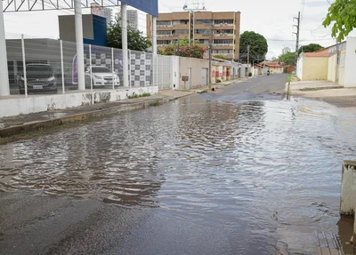 Rua Jonas Silva alagada