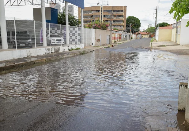 Rua Jonas Silva alagada