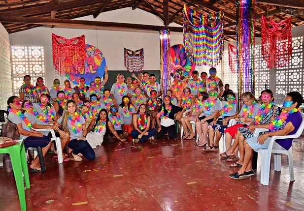 Santo Antônio de Lisboa realiza Carnaval com Idosos