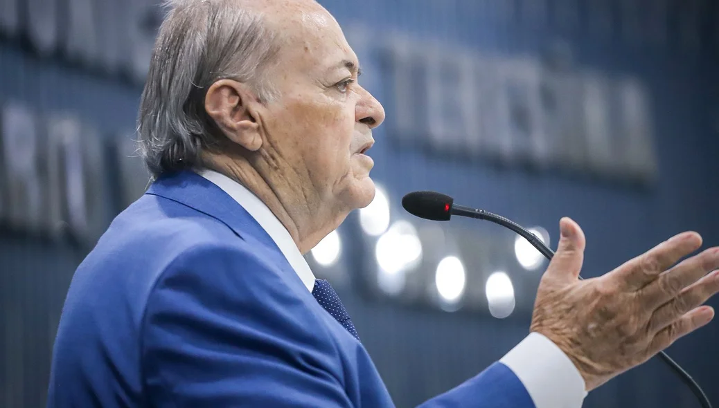 Sílvio Mendes na tribuna da Câmara Municipal