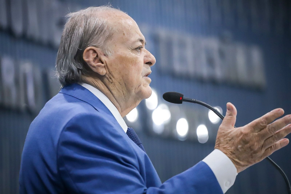 Sílvio Mendes na tribuna da Câmara Municipal
