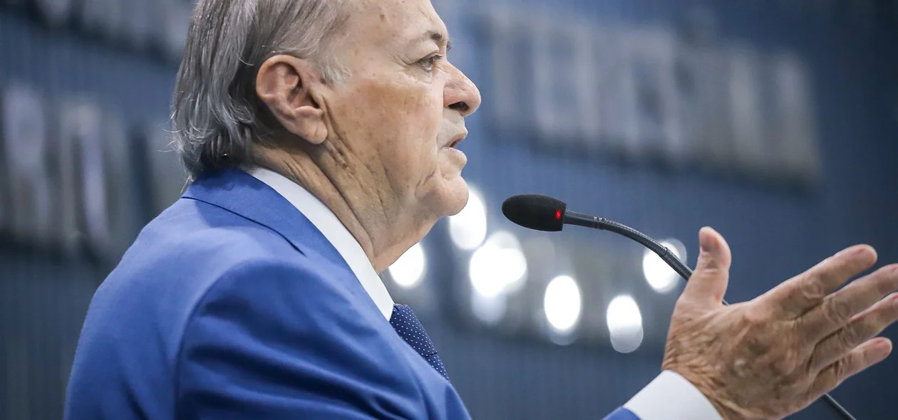 Sílvio Mendes na tribuna da Câmara Municipal