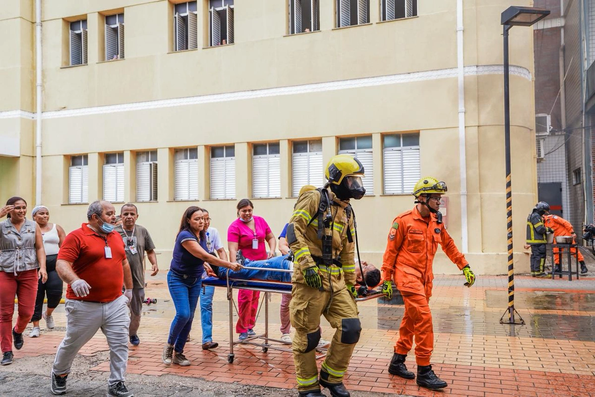 Simulação de incêndio no HGV