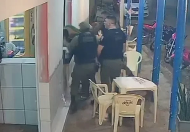 Suplente de vereador é agredido por PMs durante abordagem em Luzilândia