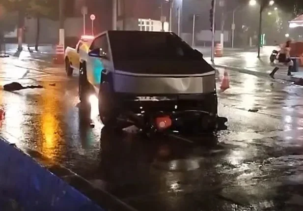 Tesla se envolve em acidente