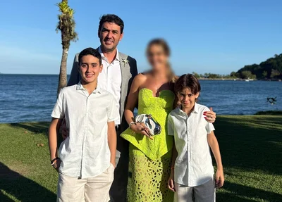 Thales Machado com a esposa e os filhos, Benício e Miguel
