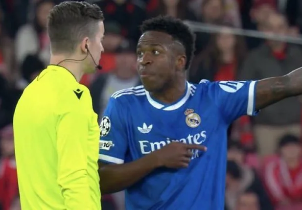Uefa abre investigação após Vinicius Júnior ser vitíma de racismo