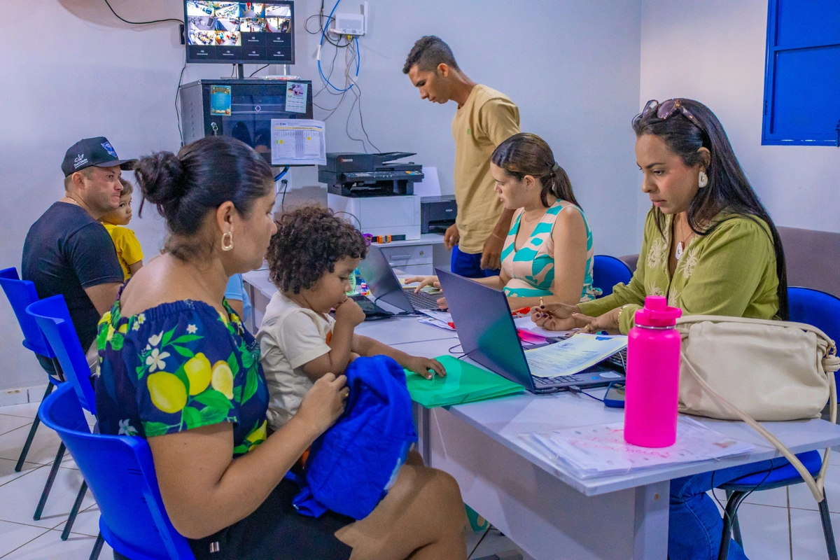 A ação leva diversos serviços gratuitos da Prefeitura diretamente para a comunidade