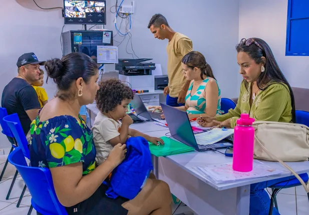 A ação leva diversos serviços gratuitos da Prefeitura diretamente para a comunidade