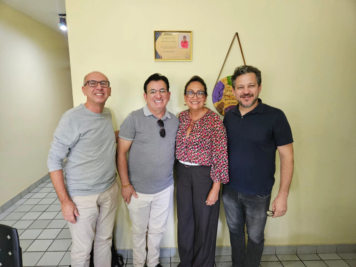 A comitiva foi recebida pela secretária municipal de Educação de Carpina, Rosejara Ramos