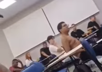 Aluno mostra as partes íntimas para a professora