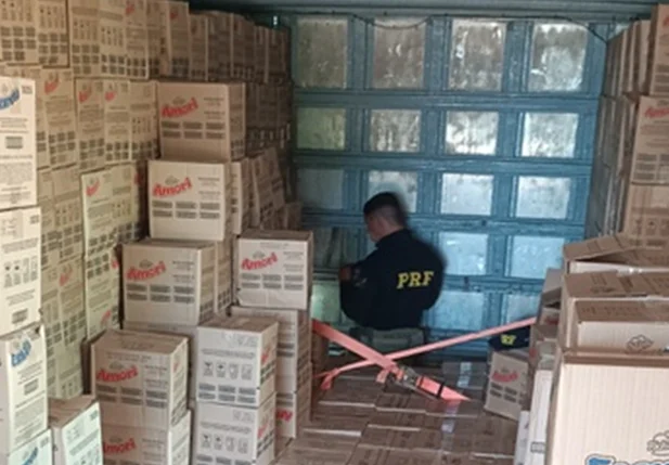 Apreensão de mais de 3 mil caixas de biscoito pela PRF
