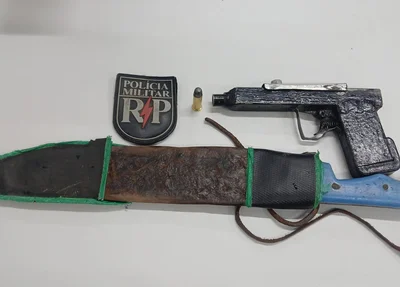 Arma de fogo de fabricação caseira apreendida pela PM, juntamente com um facão