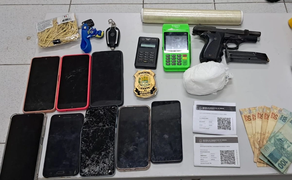Arma e drogas apreendidas pela Polícia Civil e pela Polícia Militar em Parnaíba