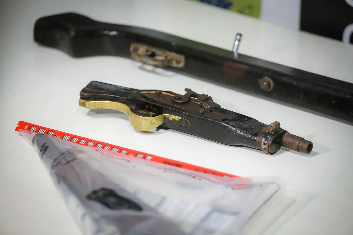 Armas foram apreendidas
