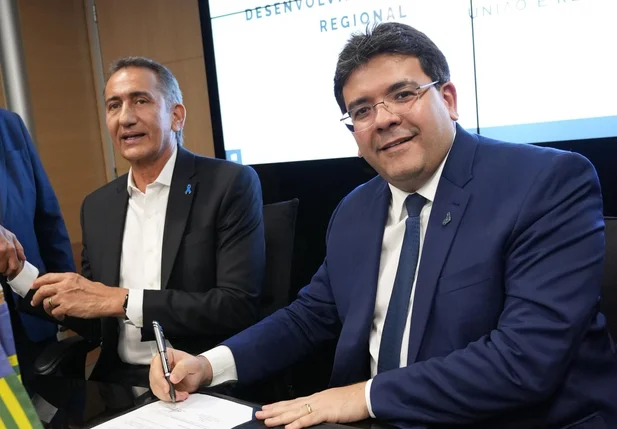 Assinatura do contrato para execução da obra de uma nova adutora