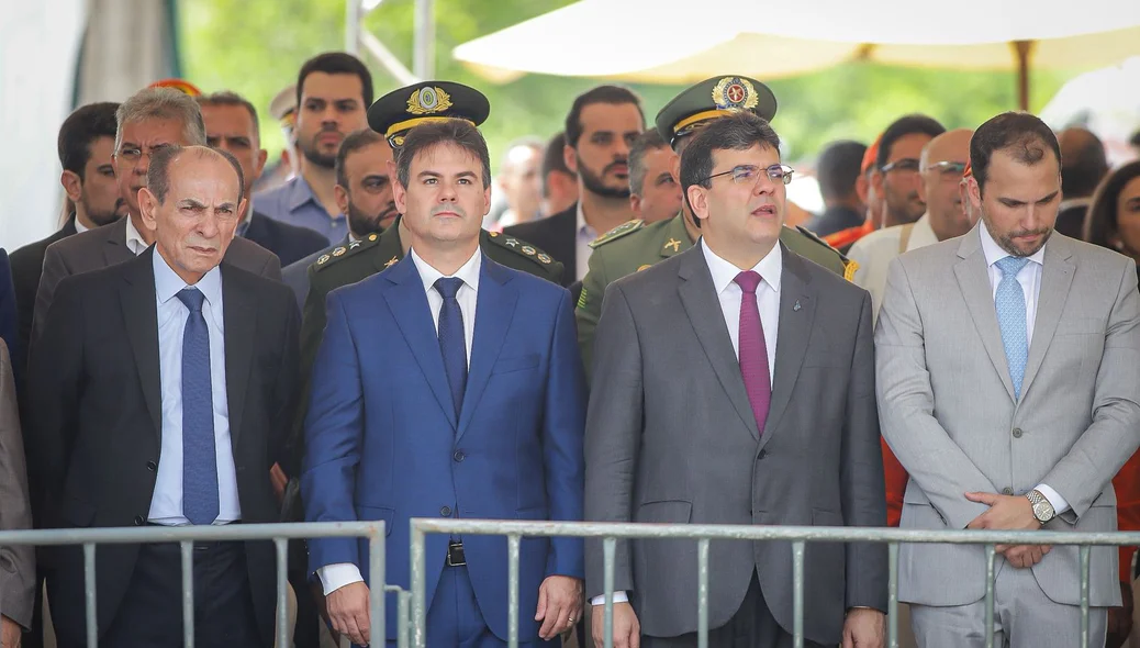 Autoridades presentes na cerimônia