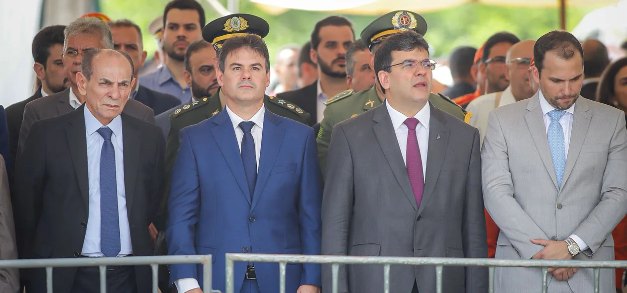 Autoridades presentes na cerimônia