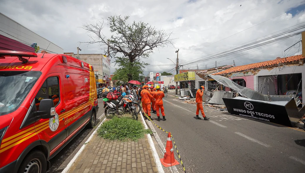 Avenida Principal do Dirceu foi bloqueada no trecho