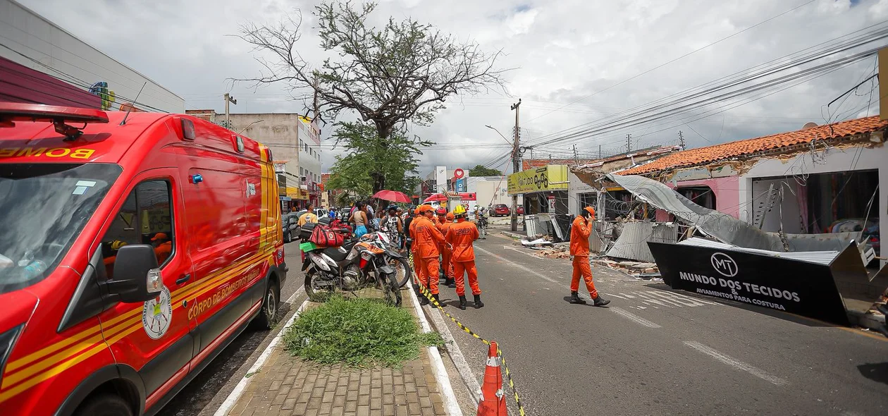 Avenida Principal do Dirceu foi bloqueada no trecho