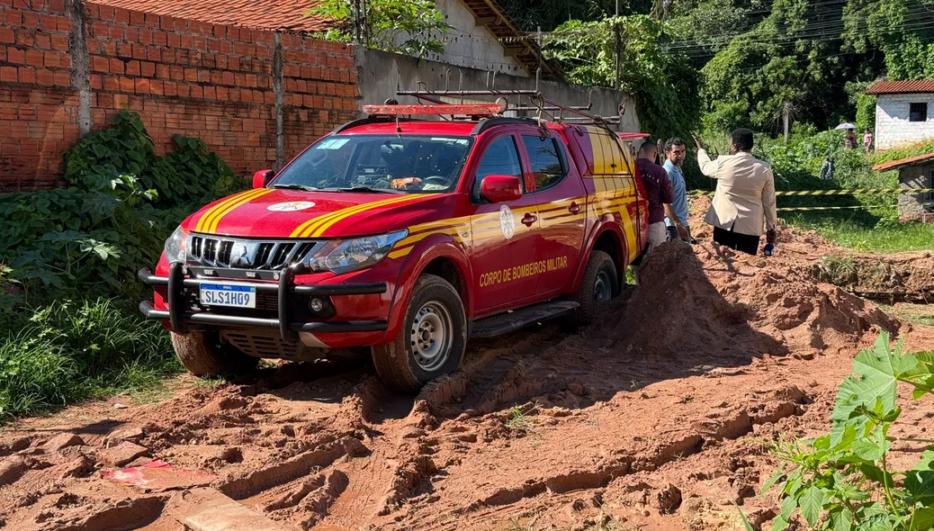 Bombeiros trabalhando