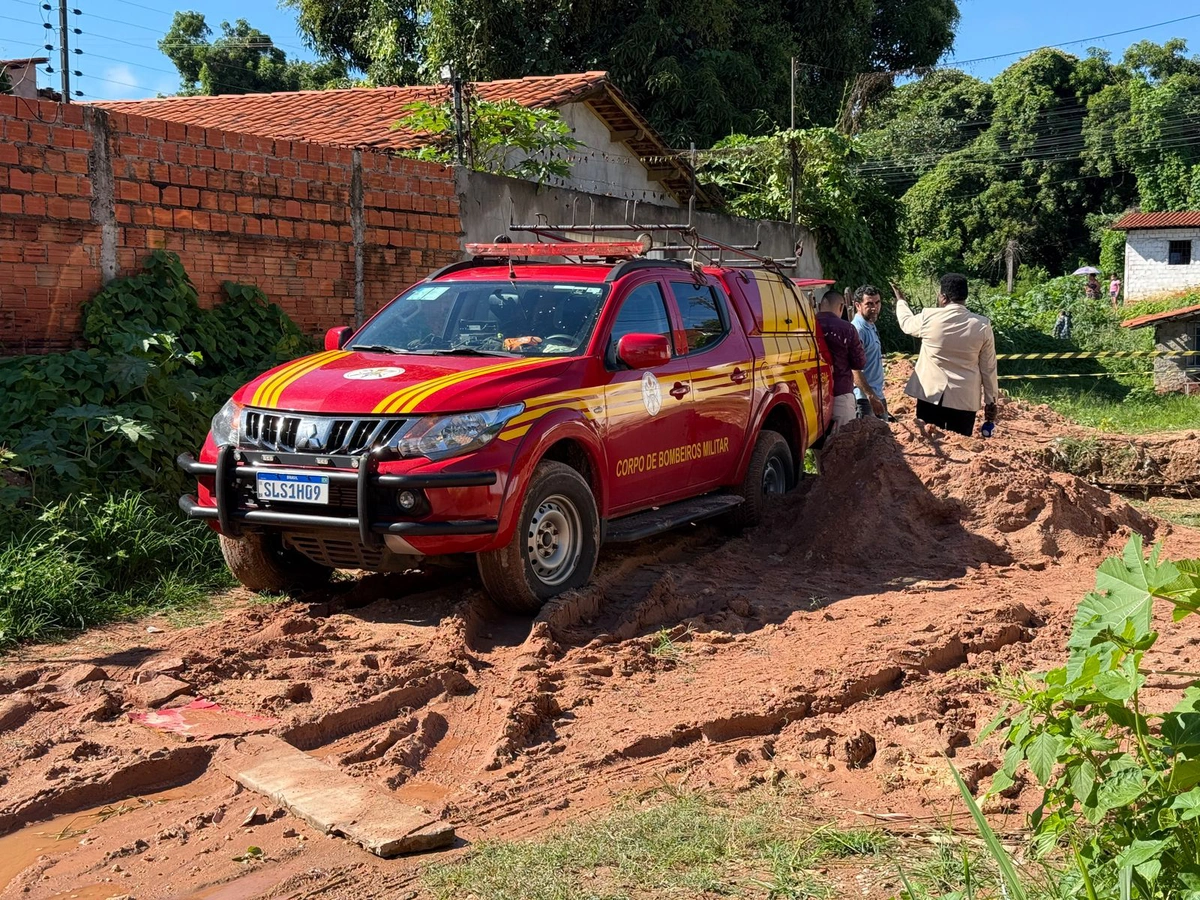 Bombeiros trabalhando