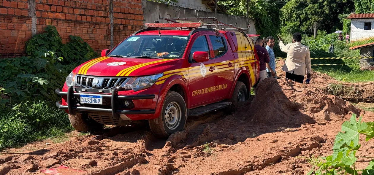 Bombeiros trabalhando