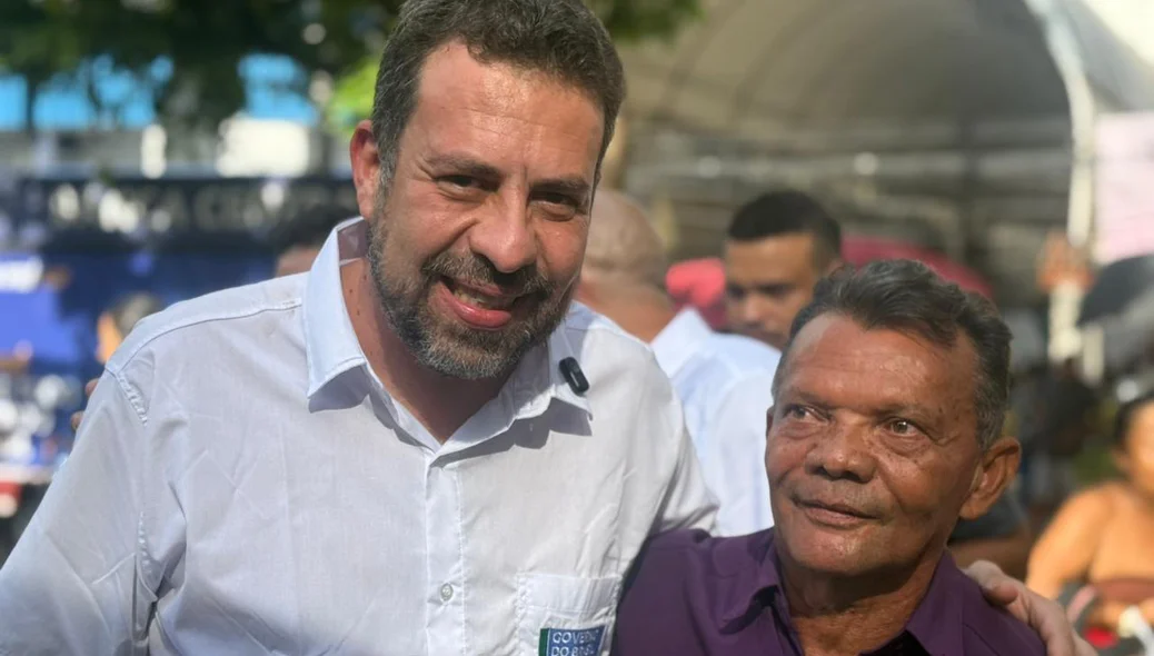 Boulos junto com apoiador