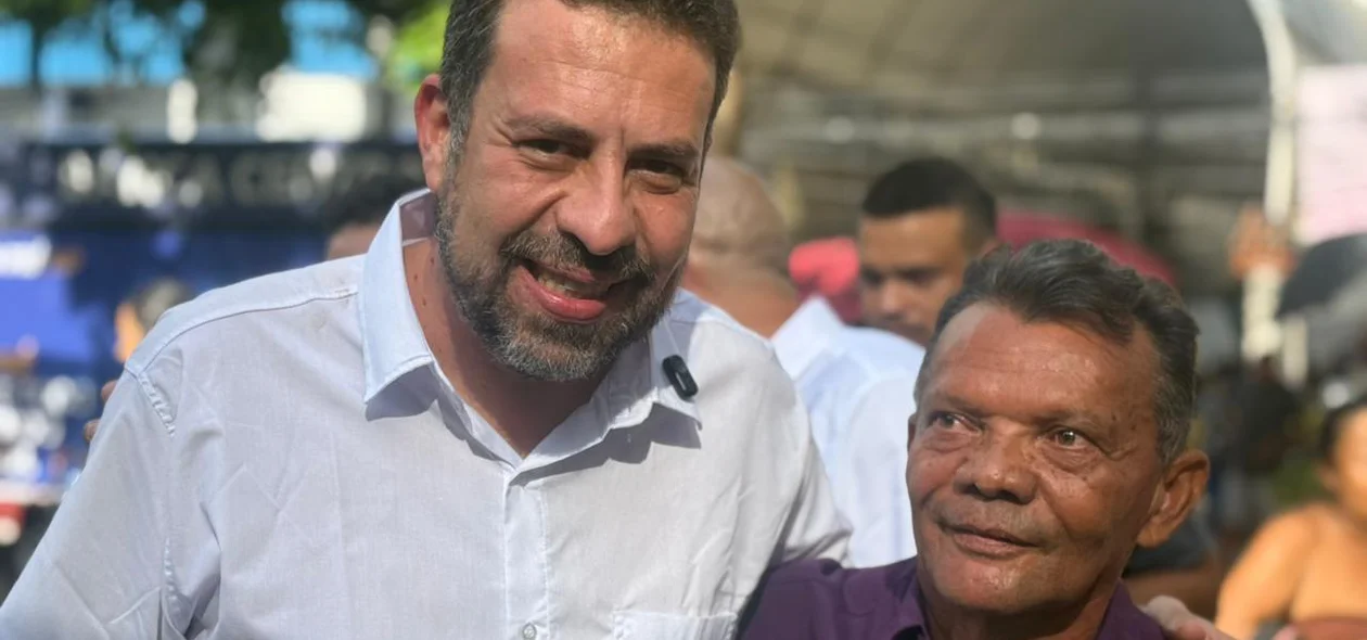 Boulos junto com apoiador