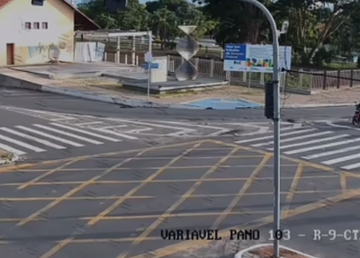 Câmera registra momento em que engenheiro invade o sinal e atropela motociclista em Teresina