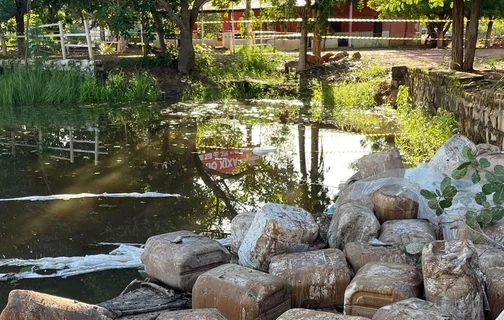 Caminhão tomba e causa alerta