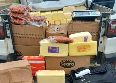 Carga de queijo e linguiça apreendida pela PRF