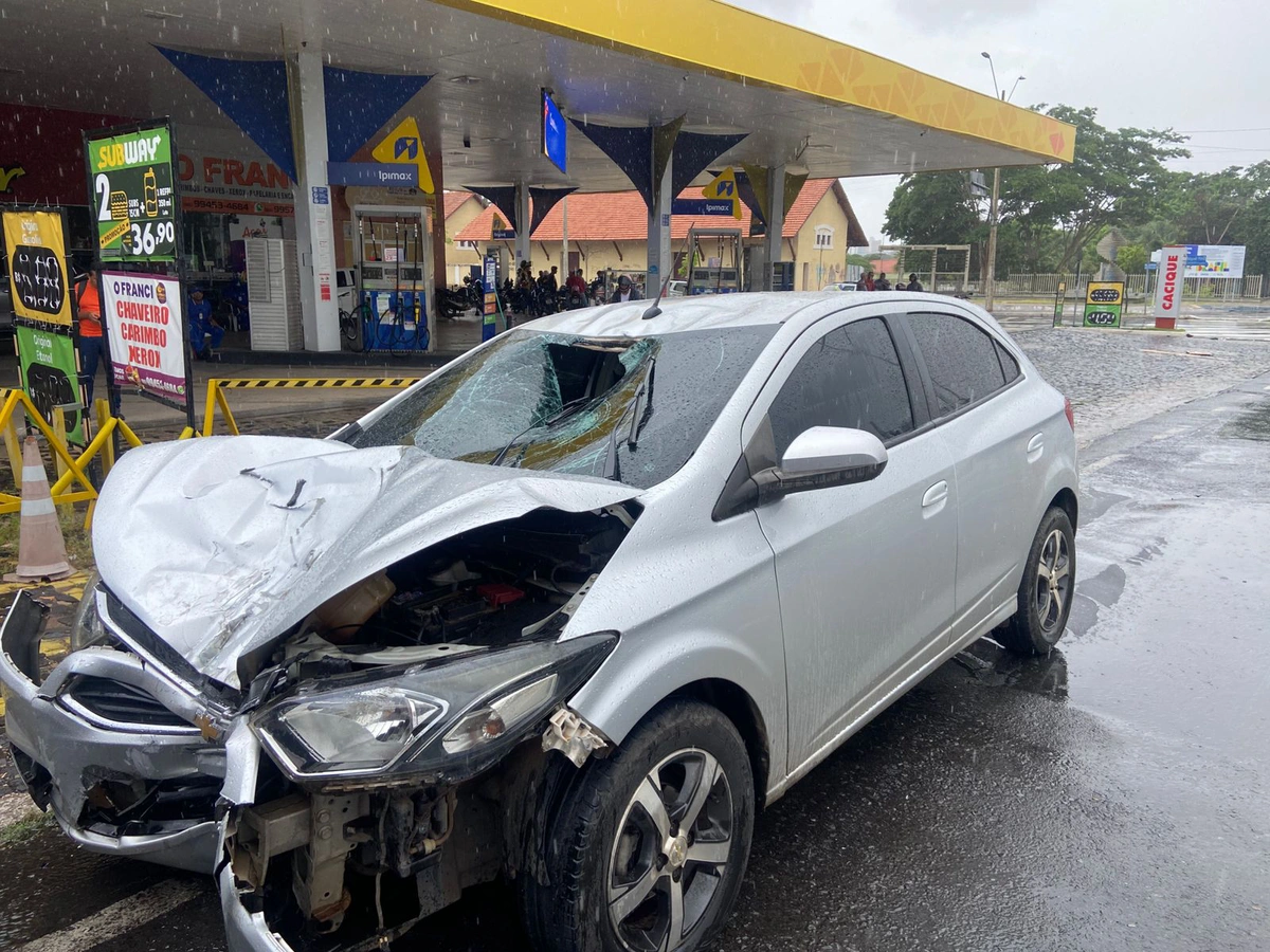 Chevrolet Ônix envolvido no acidente