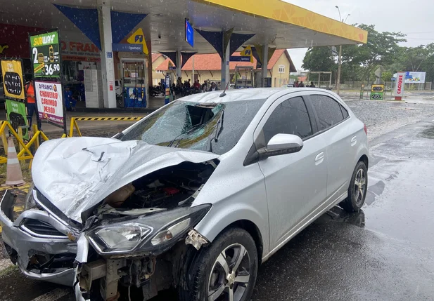 Chevrolet Ônix envolvido no acidente