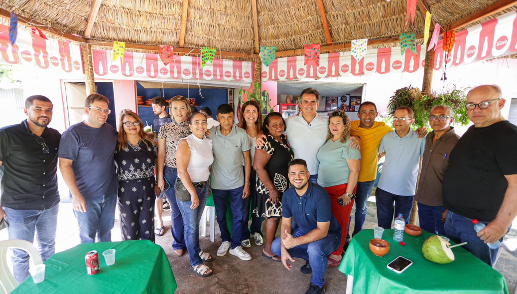 Ciro Nogueira participa de um almoço na residência da suplente de vereadora Lucinha Lima
