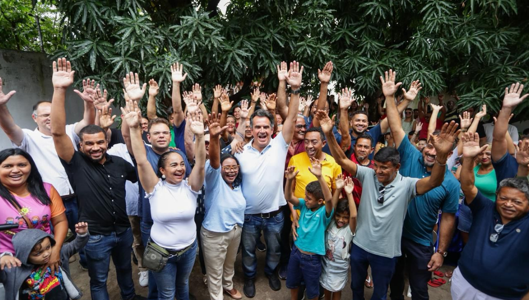 Ciro Nogueira percorre bairros de Teresina