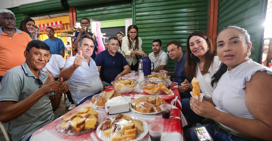 Ciro Nogueira toma café da manhã no Mercado do Dirceu