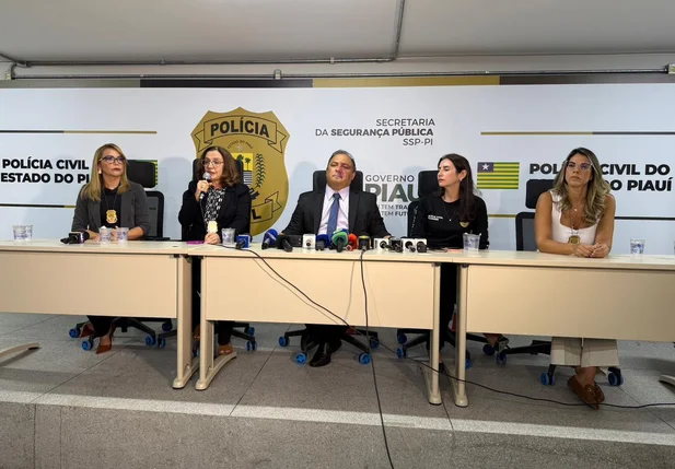 Coletiva na sede da Delegacia Geral da Polícia CIvil do Piauí