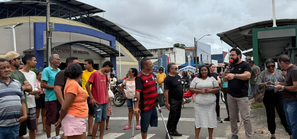Comerciantes e moradores na manifestação
